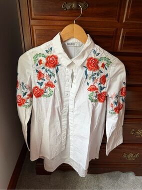 Zara White Button-Down Shirt with Red Floral Embroidery